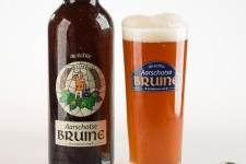 Fles en glas met bier Aarschotse Bruine